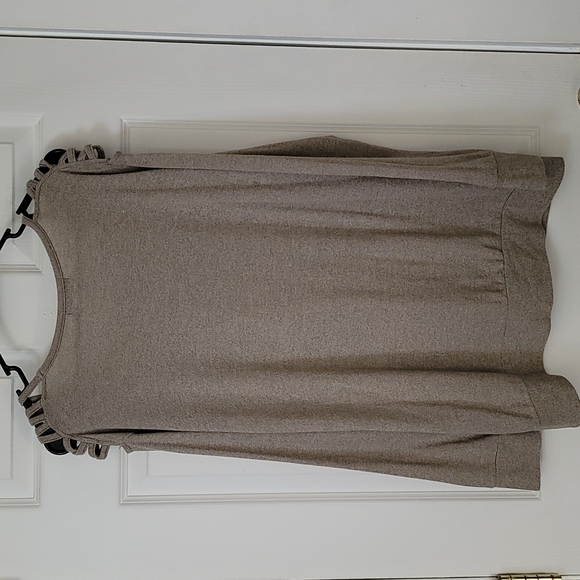 Thyme & Honey Medium open shoulder oversized sweater - Picture 4 of 5